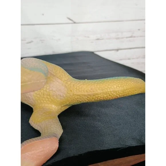 Set Of 5 Dinosaur & Dragon Figurines - Vibrant Colors - Collectible Plastic Toys - Picture 3 of 11